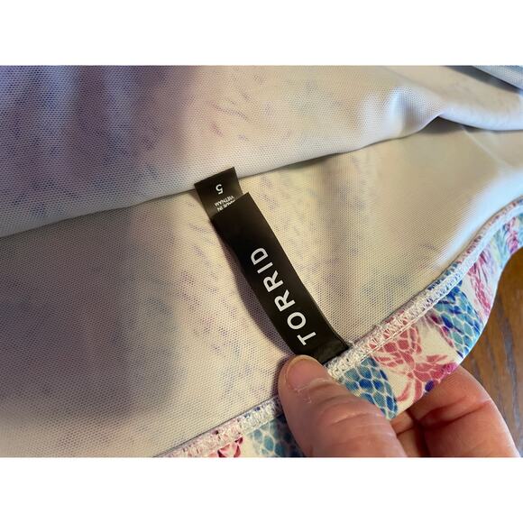 Torrid Size 5 High Waisted Ruched Swim Bottoms Waist 24 1/2”-28”  Length 20” - Picture 3 of 4